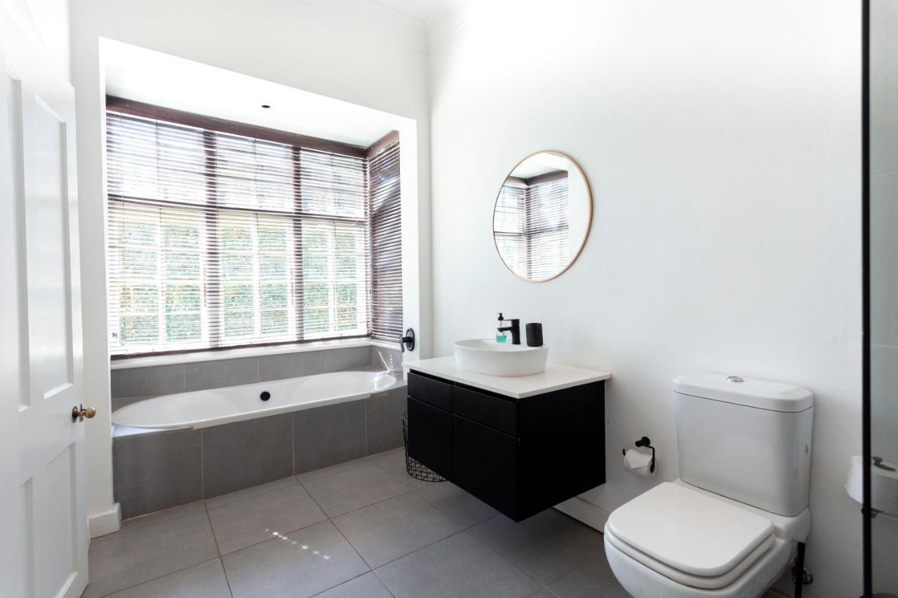 Taunton Manor Hotel Питърмарицбург Екстериор снимка